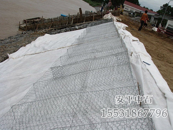 格賓網(wǎng)墊護(hù)坡.jpg 格賓網(wǎng)墊護(hù)坡.jpg